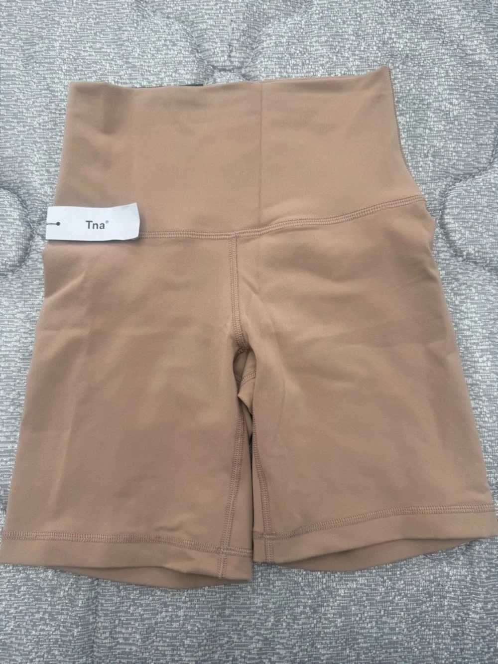 Aritzia TNALIFE Cheeky Hi-Rise 7 inches Shorts Chasm Gouffre XS New With Tags - Picture 3 of 5